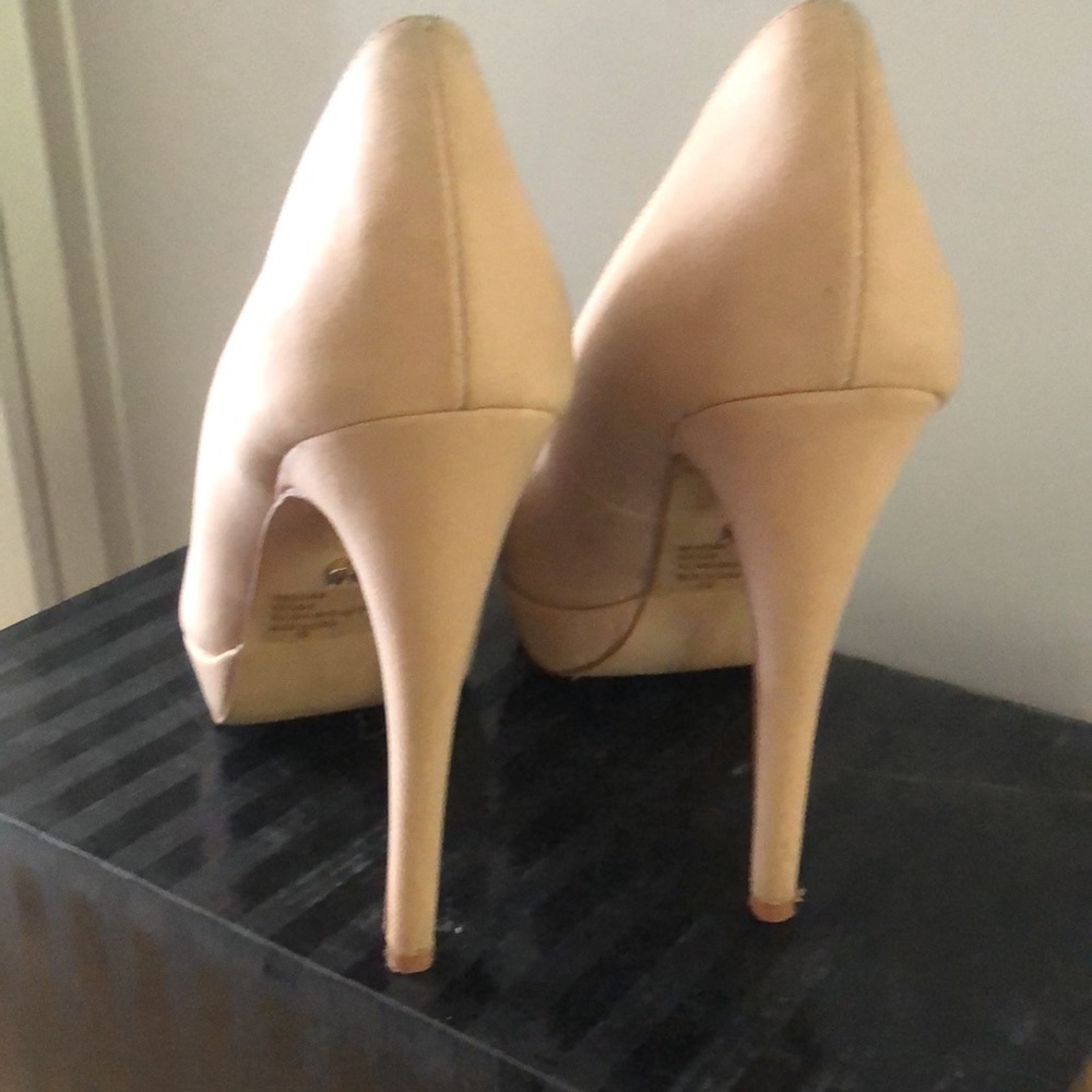 Women’s platform heels. Nude. Victoria’s Secret. - Picture 5 of 7